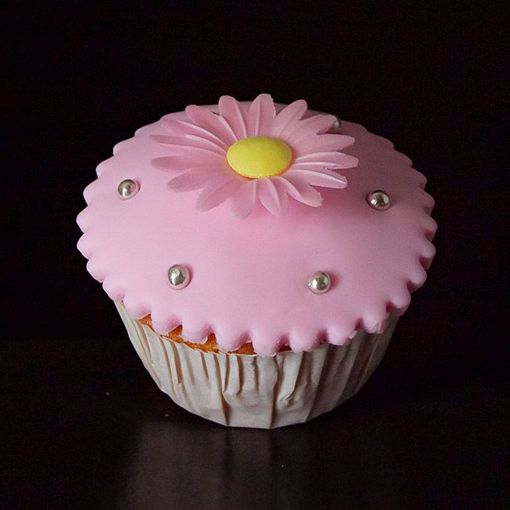 met fondant en roze magriet